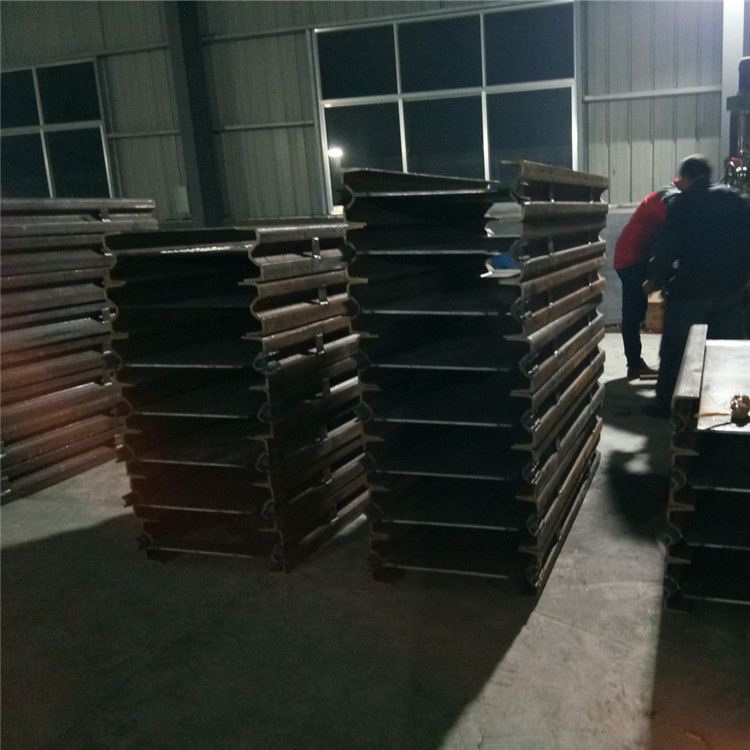厂家出售煤矿刮板机中部槽 耐磨耐腐蚀刮板机过渡槽